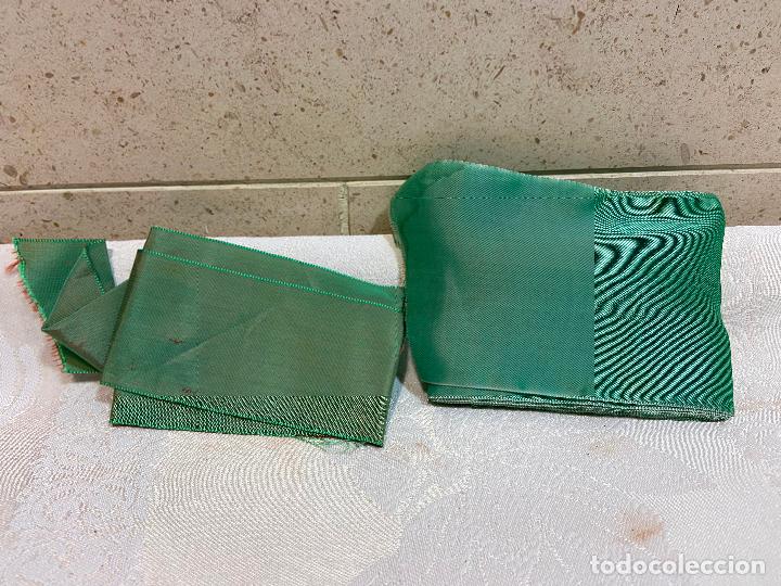Antig&uuml;edades: 87.- Dos cintas de raso verde con reflejos - Foto 2