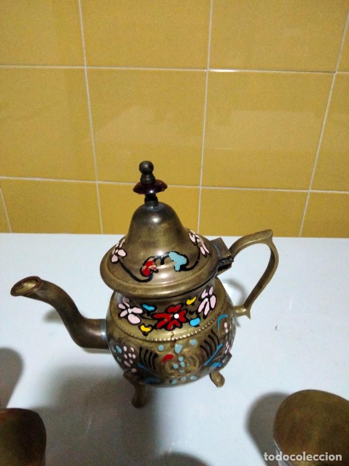 Antig&uuml;edades: tetera de bronce con cuatro vasos - Foto 8