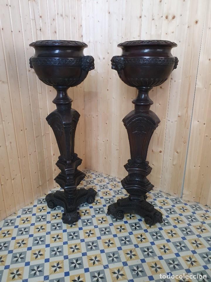 Antig&uuml;edades: PAREJA DE MACETEROS DE BRONCE AL ESTILO FRANCES S.XIX - Foto 2