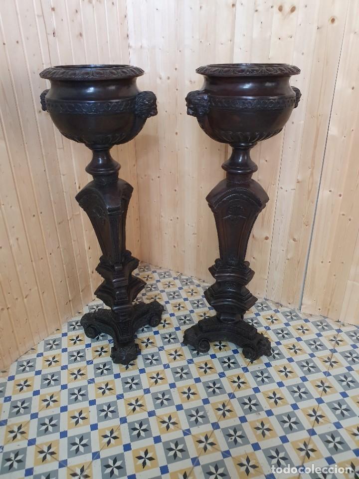 Antig&uuml;edades: PAREJA DE MACETEROS DE BRONCE AL ESTILO FRANCES S.XIX - Foto 3
