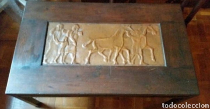 Antig&uuml;edades: ORIGINAL MESA DE MADERA Y METAL LABRADO - Foto 2