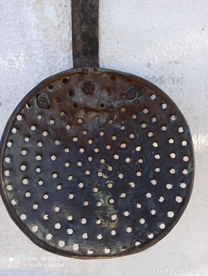 Antig&uuml;edades: Espumadera, muy antigua - Foto 3