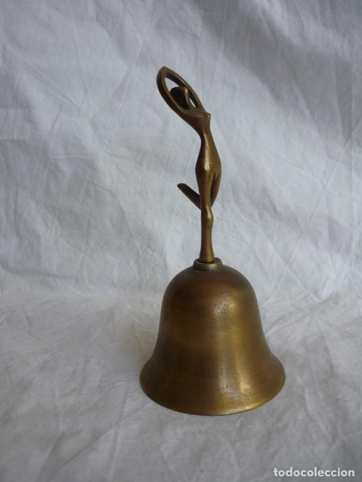 Antig&uuml;edades: Campana de sobremesa en bronce mango de bailarina - Foto 2