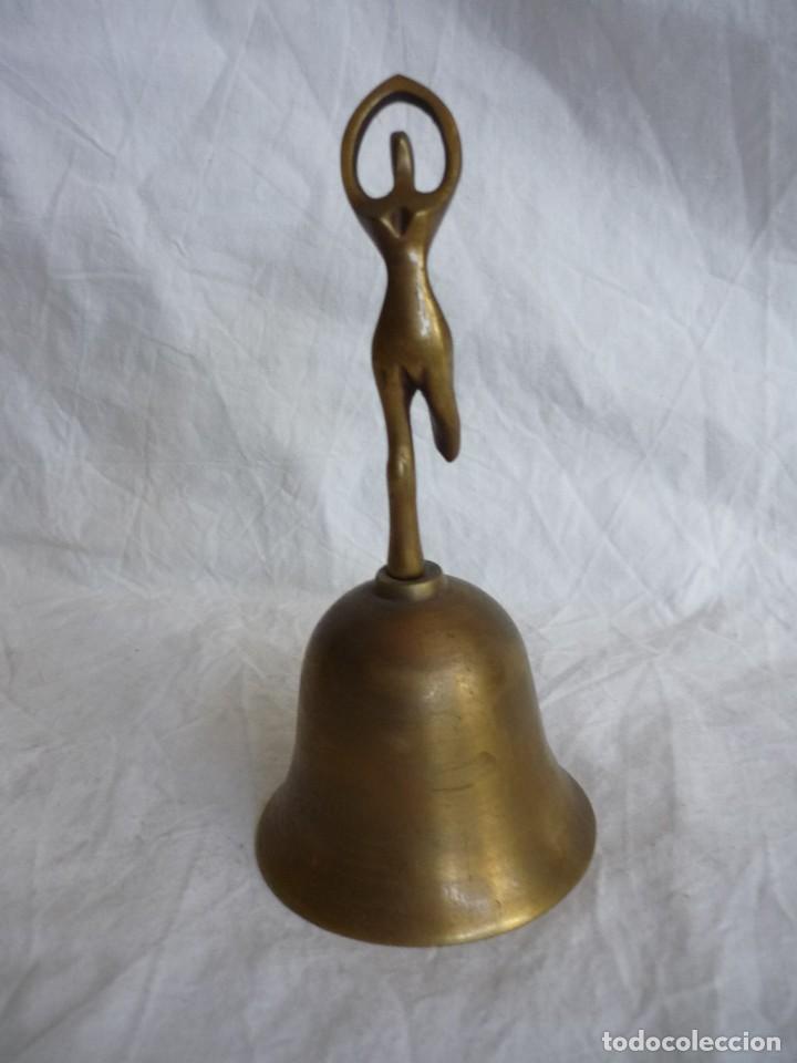 Antig&uuml;edades: Campana de sobremesa en bronce mango de bailarina - Foto 3