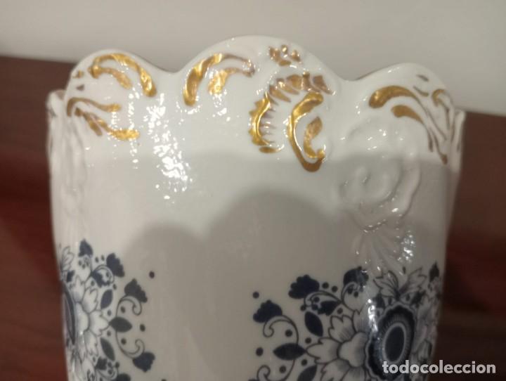 Antig&uuml;edades: MACETERO PEQUE&Ntilde;O PINTADO A MANO MANISES - Foto 2