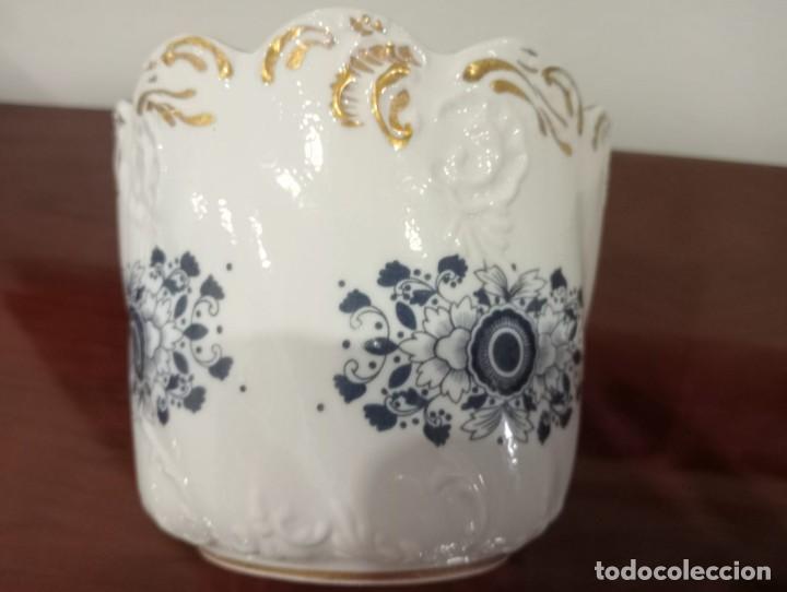 Antig&uuml;edades: MACETERO PEQUE&Ntilde;O PINTADO A MANO MANISES - Foto 4