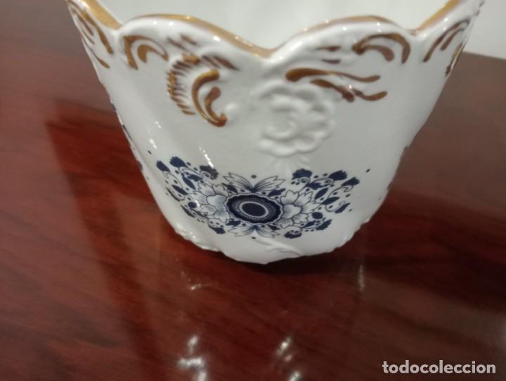 Antig&uuml;edades: MACETERO PEQUE&Ntilde;O PINTADO A MANO MANISES - Foto 5