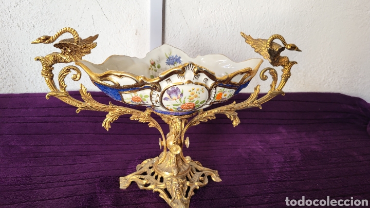 Antig&uuml;edades: Antiguo centro mesa porcelana y bronce - Foto 2