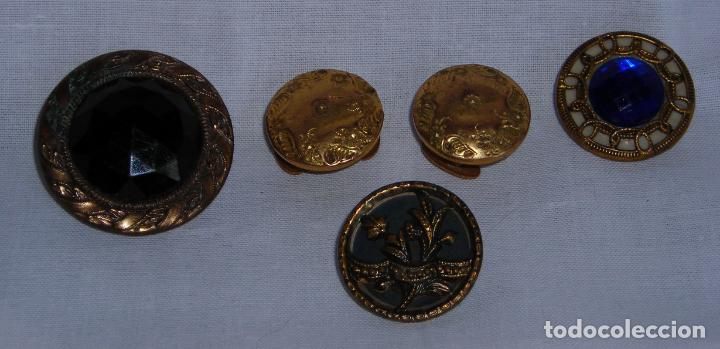 Antig&uuml;edades: Lote con 5 botones antiguos - Foto 2