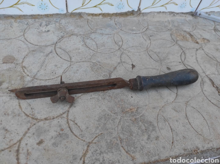 Antig&uuml;edades: Antiguo Abrelatas con Mango de Madera - Foto 2