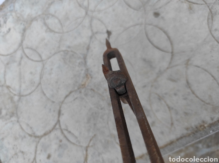 Antig&uuml;edades: Antiguo Abrelatas con Mango de Madera - Foto 6
