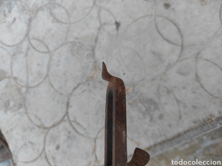Antig&uuml;edades: Antiguo Abrelatas con Mango de Madera - Foto 7