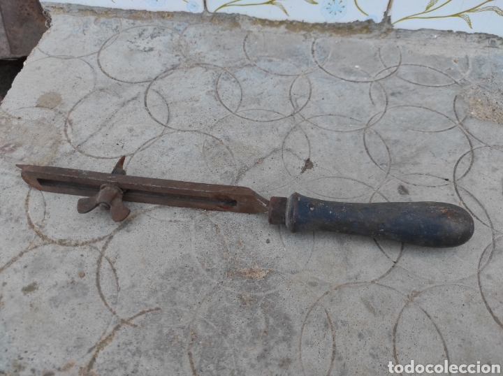 Antig&uuml;edades: Antiguo Abrelatas con Mango de Madera - Foto 12