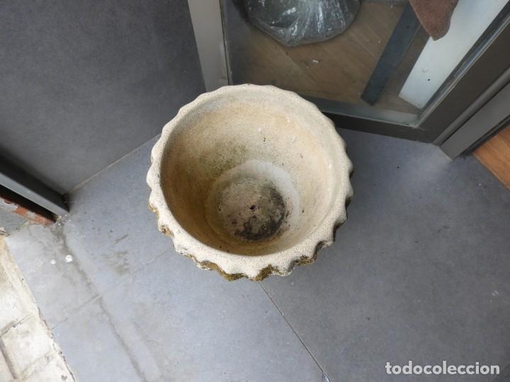 Antig&uuml;edades: MACETERO DE PIEDRA CON RESTOS DE MUSGO - Foto 2