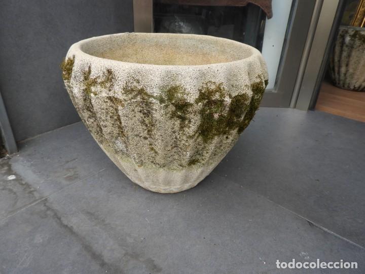 Antig&uuml;edades: MACETERO DE PIEDRA CON RESTOS DE MUSGO - Foto 5