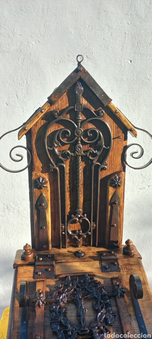 Antig&uuml;edades: Limosnero de madera y forja - Foto 2