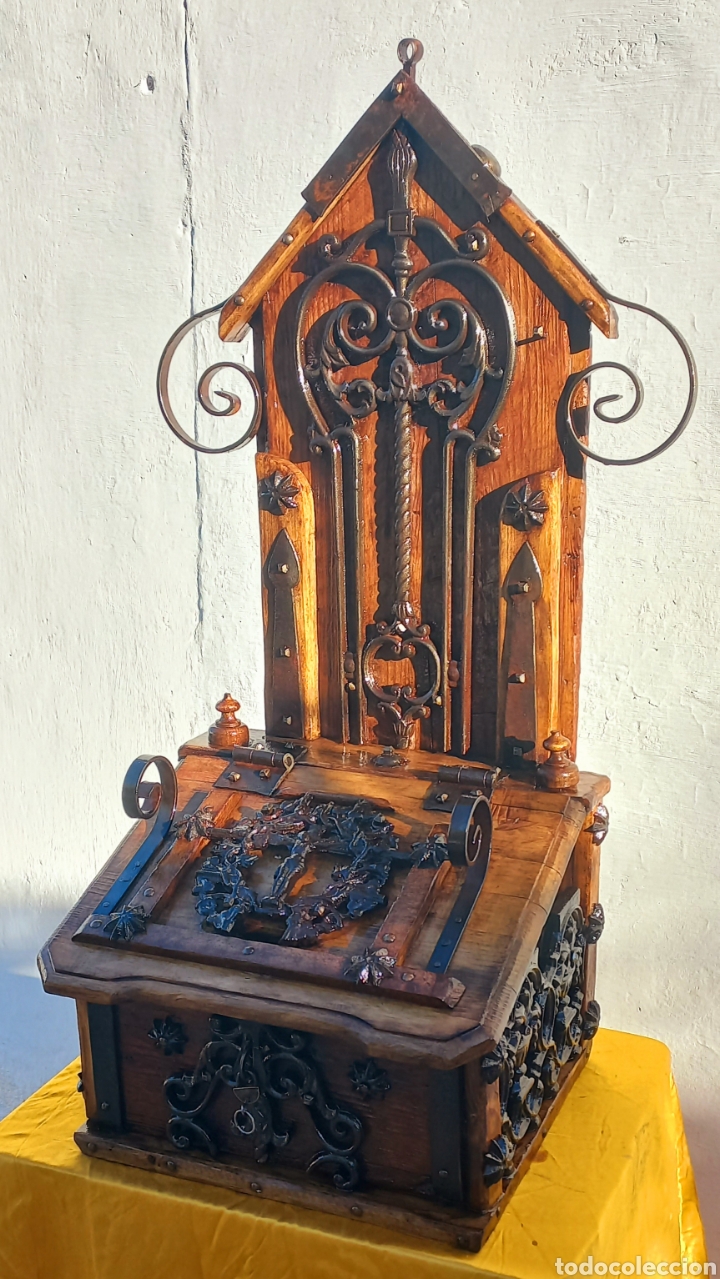 Antig&uuml;edades: Limosnero de madera y forja - Foto 3