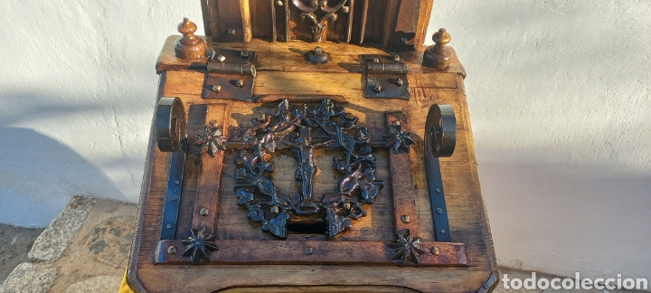 Antig&uuml;edades: Limosnero de madera y forja - Foto 4