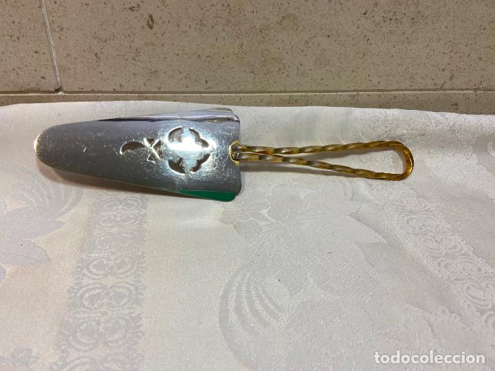 Antiguidades: 70.- Pala para tartas calada Fabrida. Reposter&iacute;a Chapada oro. Contraste