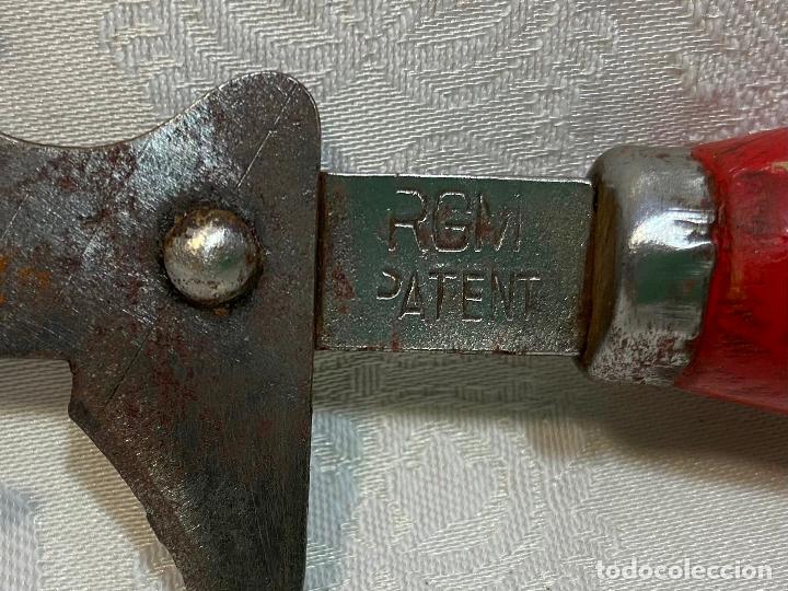 Antig&uuml;edades: 70.- Abrelatas RGM - Foto 2