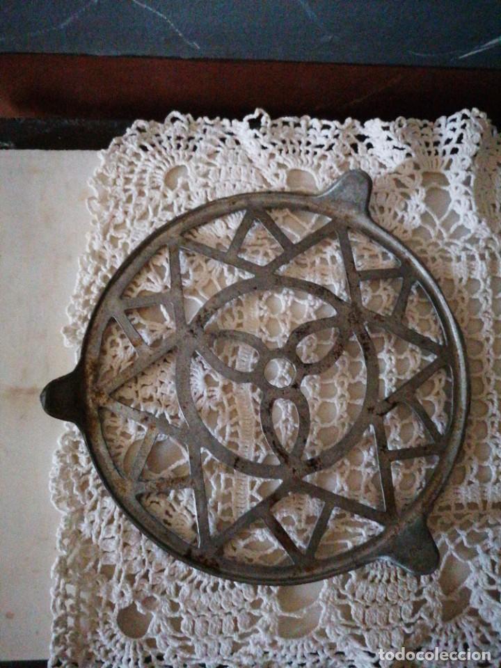 Antig&uuml;edades: SALVAMANTELES MET&Aacute;LICO - Foto 2