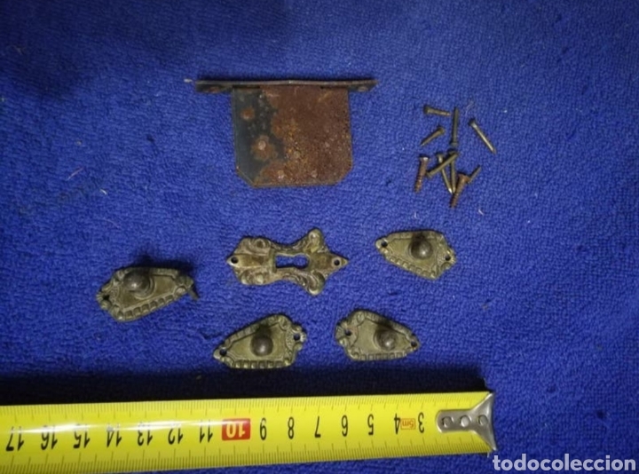 Antig&uuml;edades: Cerradura y pomos peque&ntilde;os de bronce - Foto 1