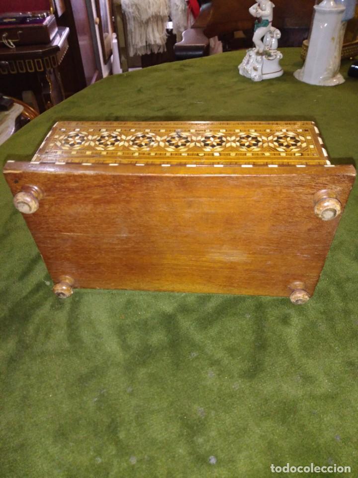 Antig&uuml;edades: Caja cofre de taracea granadina. REF-2678 - Foto 3