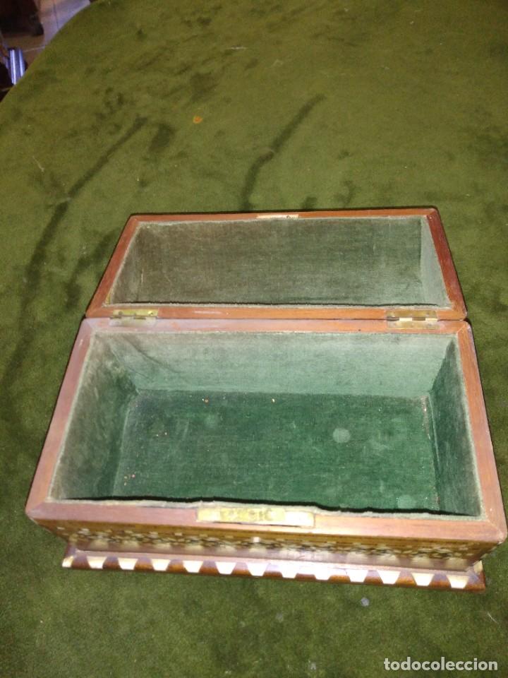Antig&uuml;edades: Caja cofre de taracea granadina. REF-2678 - Foto 4
