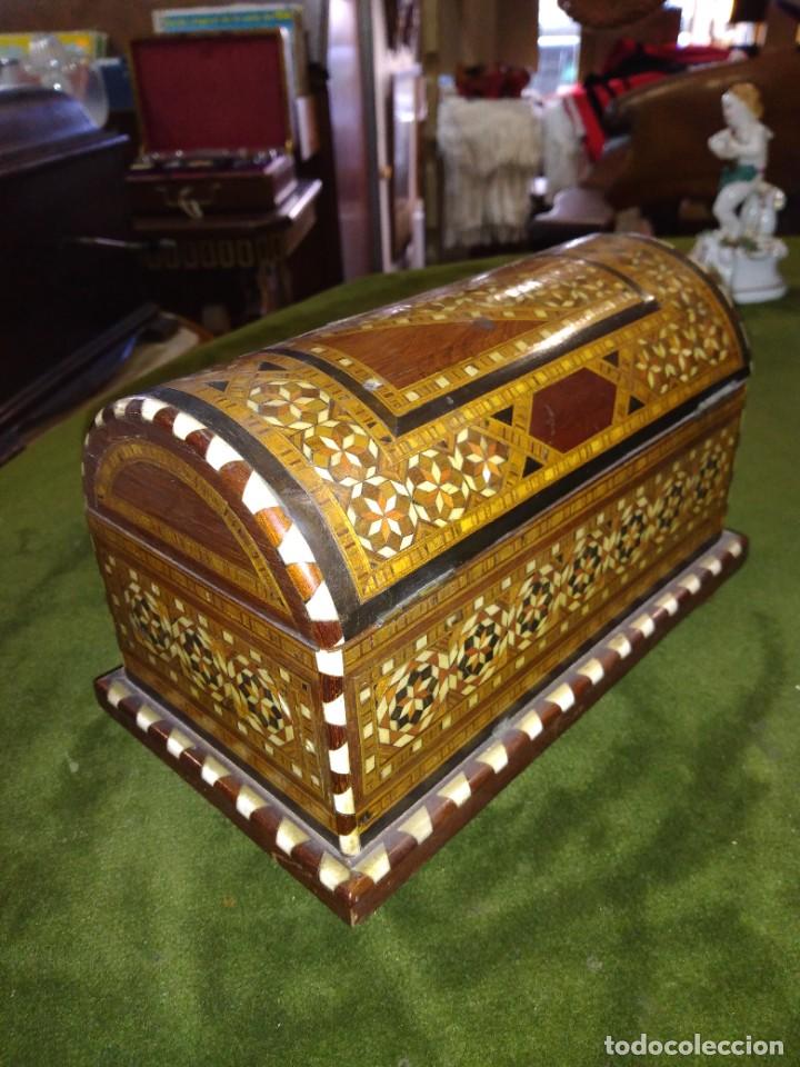 Antig&uuml;edades: Caja cofre de taracea granadina. REF-2678 - Foto 5