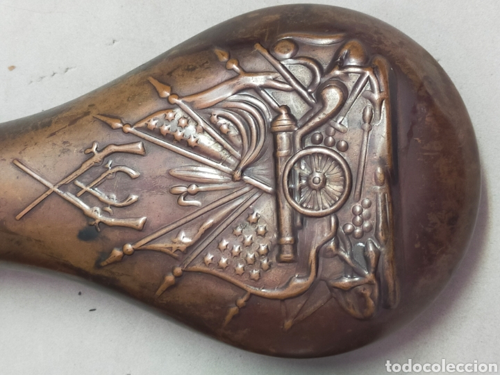 Antig&uuml;edades: PAREJA DE POLVERAS EN COBRE CON DECORACION EN RELIEVE. CON POSTAS EN INTERIOR. - Foto 15
