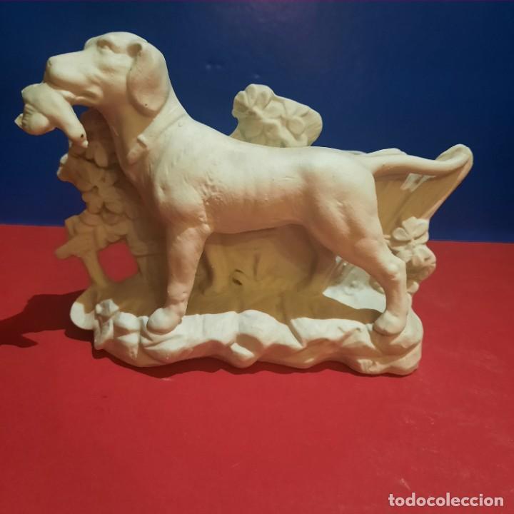 Antig&uuml;edades: Antigua perro de porcelana de biscuit - Foto 1