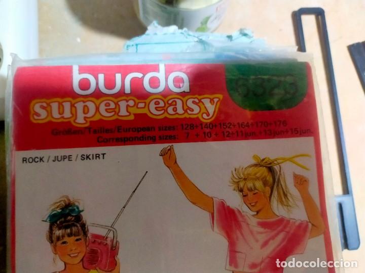 Antig&uuml;edades: Lote 9 patrones de costura para prendas y complementos - Burda - Foto 5