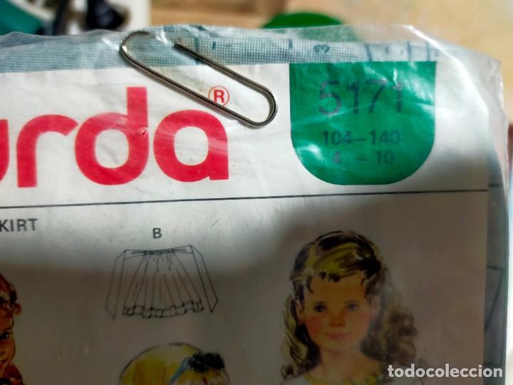 Antig&uuml;edades: Lote 9 patrones de costura para prendas y complementos - Burda - Foto 8