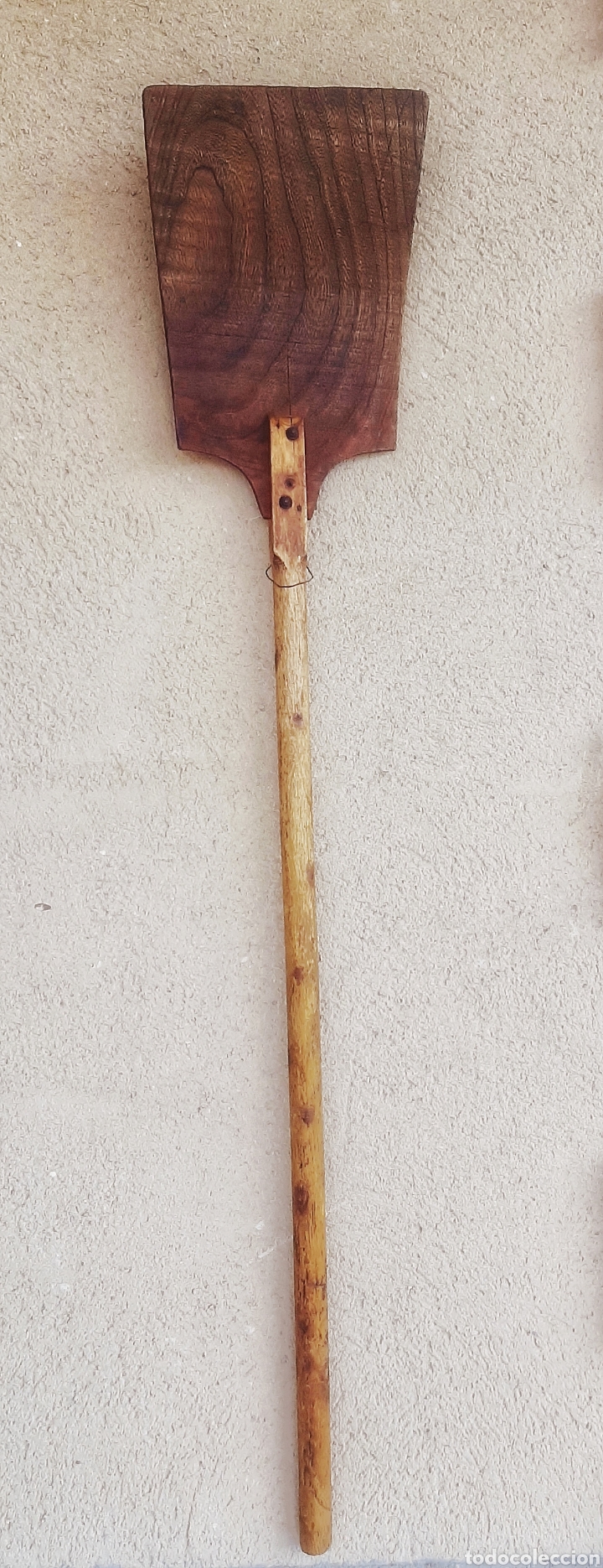 Antig&uuml;edades: Pala de madera antigua, apero de labranza - Foto 1
