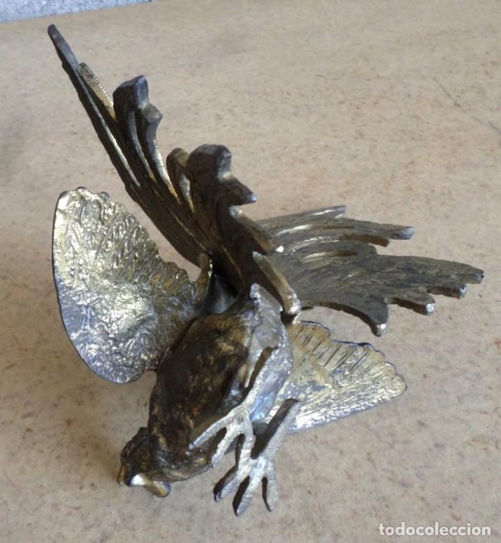 Antig&uuml;edades: PAREJA DE GALLOS DE BRONCE &ndash; LATON - Foto 5