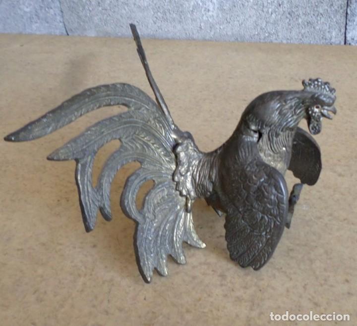 Antig&uuml;edades: PAREJA DE GALLOS DE BRONCE &ndash; LATON - Foto 6