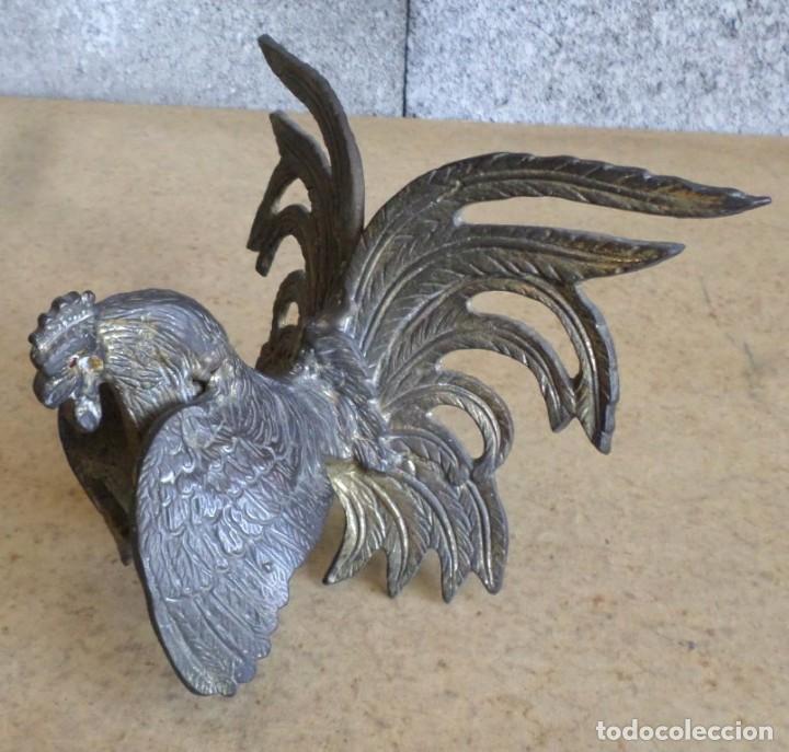 Antig&uuml;edades: PAREJA DE GALLOS DE BRONCE &ndash; LATON - Foto 7
