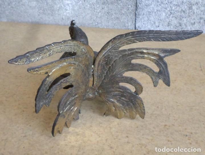 Antig&uuml;edades: PAREJA DE GALLOS DE BRONCE &ndash; LATON - Foto 8