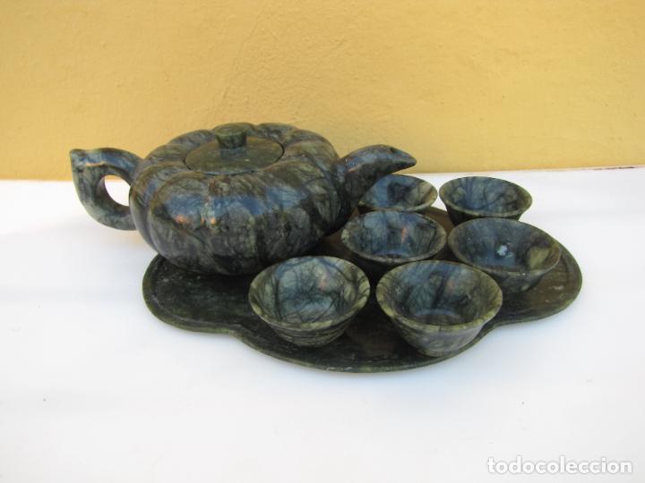 Antiques: 36.- Juego de t&eacute; de jade natural. Verde oscuro. Calabaza