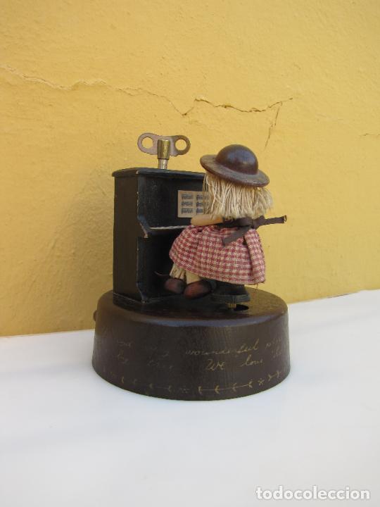 Antiques: 36.- Caja musical ni&ntilde;a piano madera. Toa Co Lda. Mecanismo Sankyo. Japan. Funciona