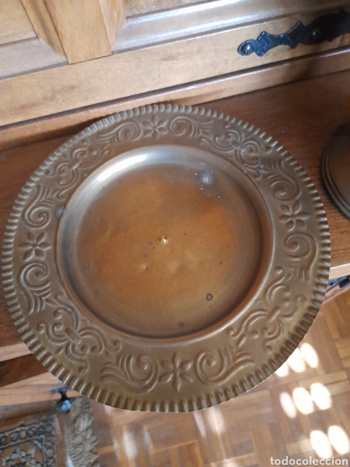Antig&uuml;edades: Antiguo botijo de lat&oacute;n con plato - Foto 5
