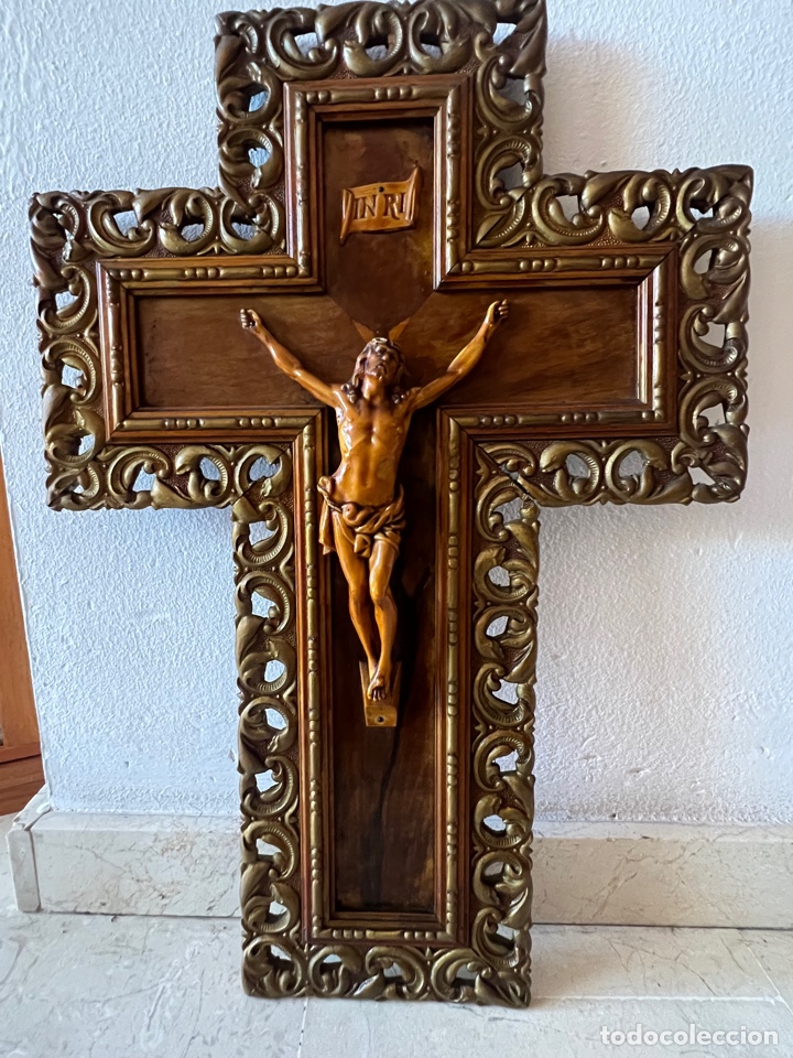 Antig&uuml;edades: Crucifijo de madera antiguo - Foto 2