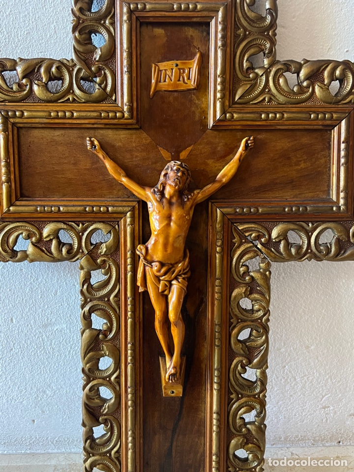 Antig&uuml;edades: Crucifijo de madera antiguo - Foto 4