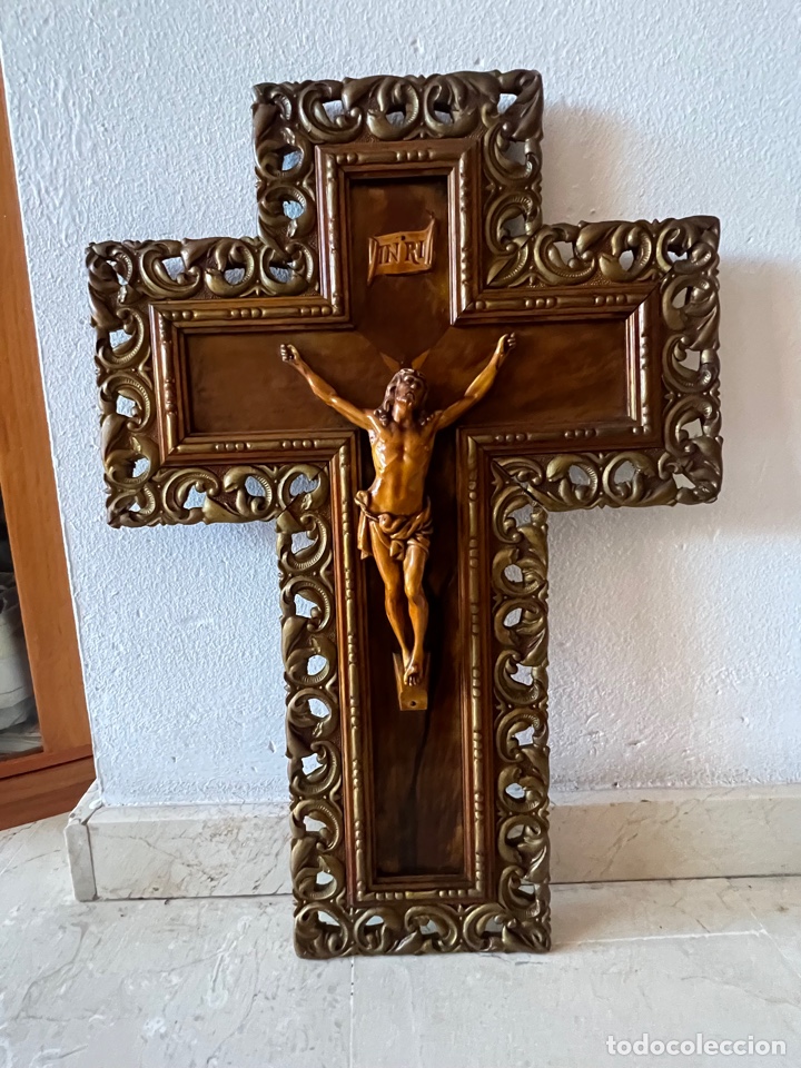Antig&uuml;edades: Crucifijo de madera antiguo - Foto 1