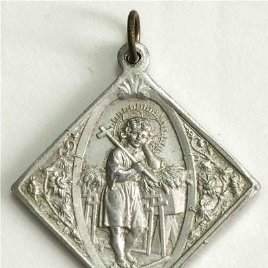 Antigua medalla religiosa romboidal del Niño Jesús pasionario
