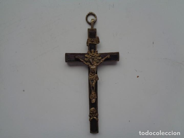 Antig&uuml;edades: ANTIQUISIMA CRUZ EN MADERA Y BRONCE - Foto 2