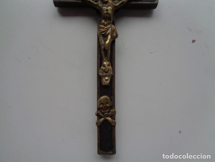 Antig&uuml;edades: ANTIQUISIMA CRUZ EN MADERA Y BRONCE - Foto 4