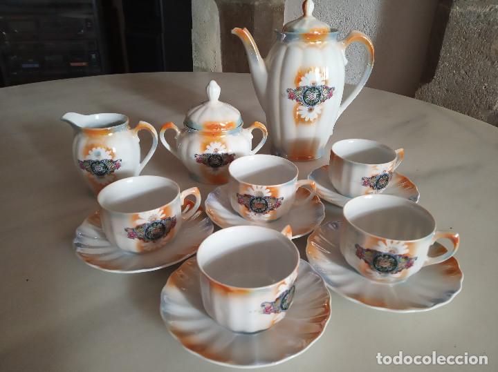 Antig&uuml;edades: ANTIGUO JUEGO DE CAFE , 5 TAZAS, 5 PLATOS, LECHERA, AZUCARERA Y CAFETERA.