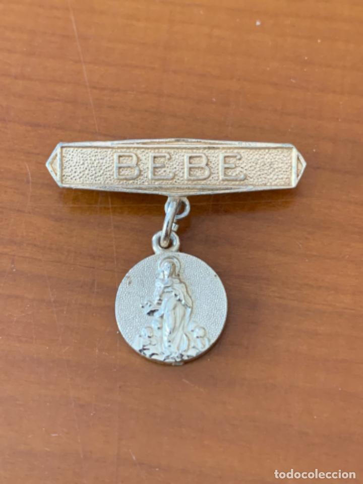 Antig&uuml;edades: BEBE INSIGNIA MEDALLA VIRGEN - Foto 1