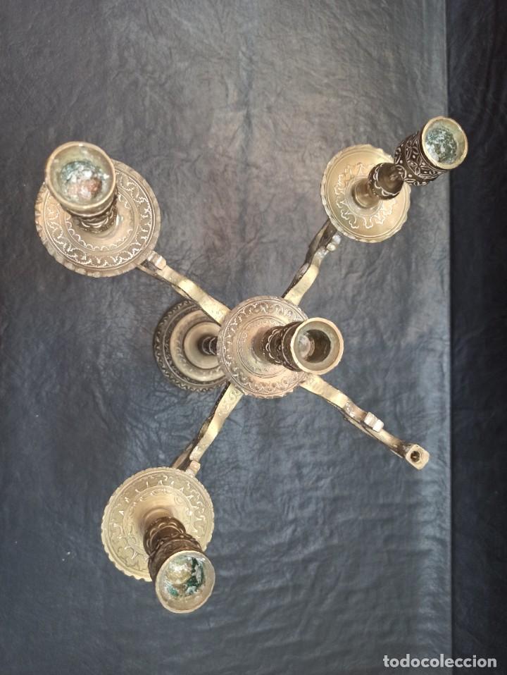 Antig&uuml;edades: Excelente portavelas de bronce. Candelabro. Centro - Foto 2